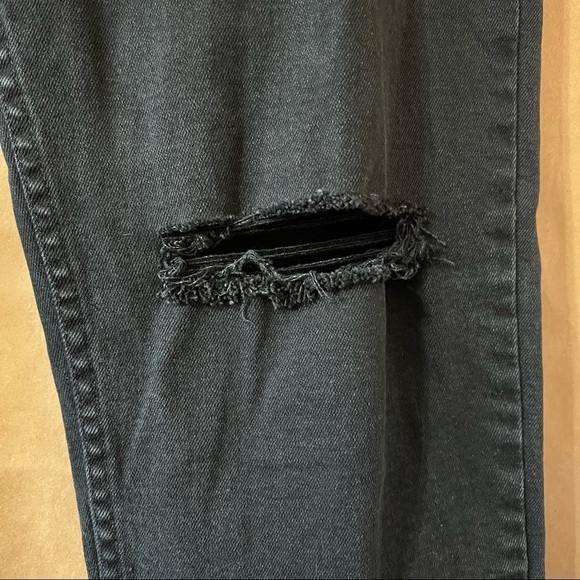 Levi’s Vintage 550 Distressed High Rise Relaxed Fit Tapered Mom Jeans Size 32 - Picture 8 of 16